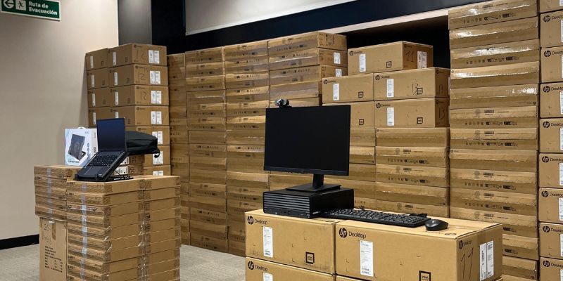 Gobernador Jorge Rey entrega equipos a 15 municipios para modernizar los Centros Interactivos Digitales

