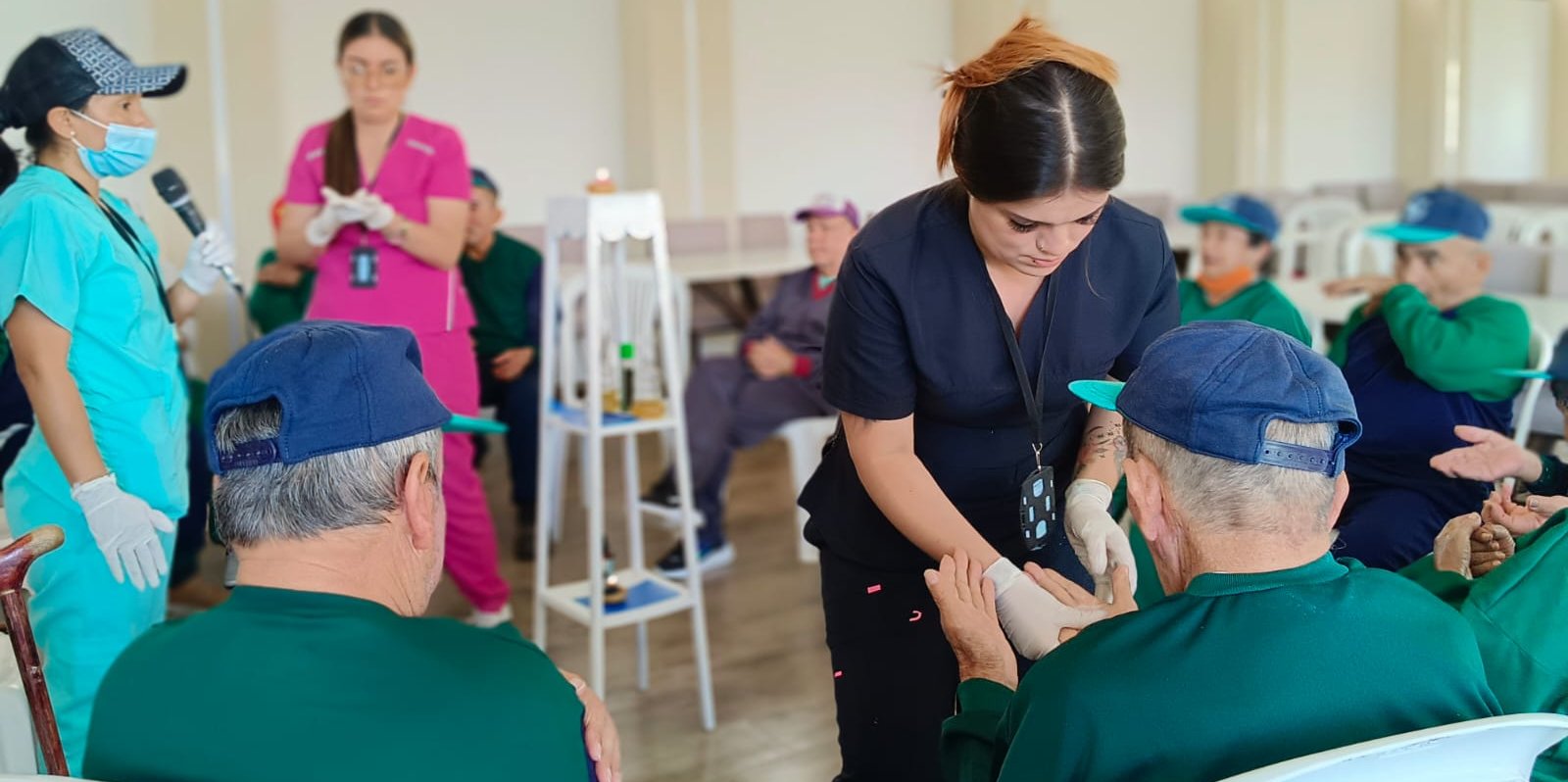 Usuarios del Centro de Bienestar del Anciano de Arbeláez disfrutaron de una jornada de integración