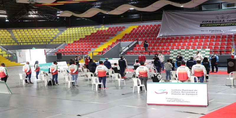 Deportistas de la Liga de Parálisis Cerebral de Cundinamarca, reciben implementos deportivos

