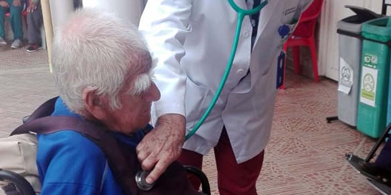 Brigadas de salud atienden a adultos mayores de la Beneficencia de Cundinamarca en sus centros de protección