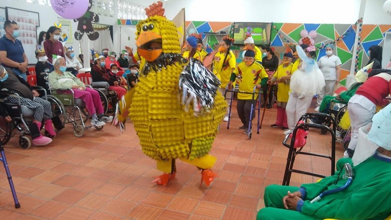Día dulce intergeneracional con adultos mayores del Centro de bienestar del anciano Belmira