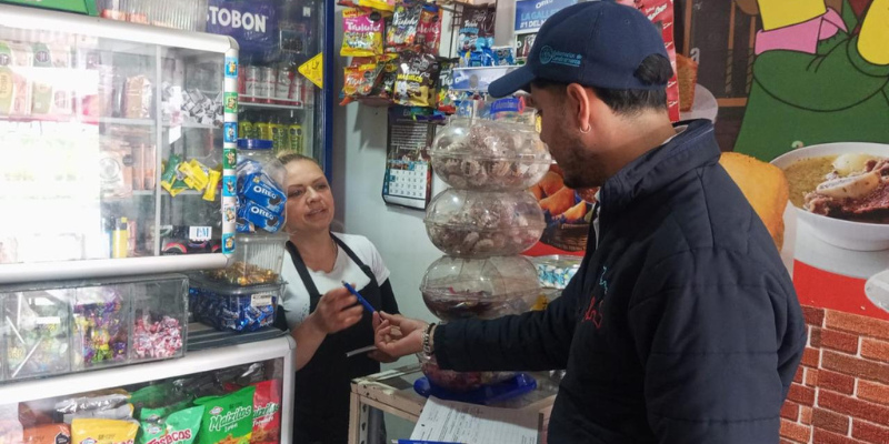 Secretaría de Hacienda de Cundinamarca capacitó a comerciantes en identificación de licor legal y prevención del contrabando