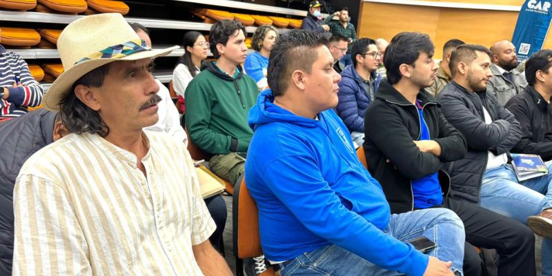 Alcaldes de Cundinamarca se capacitan en uso legal de materiales para obras viales
