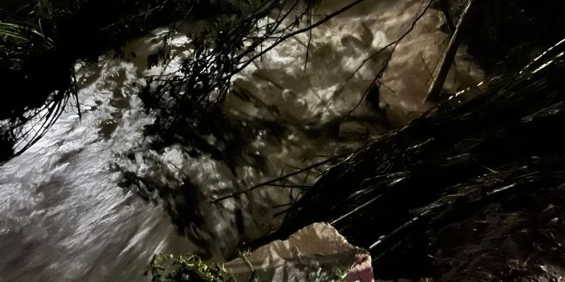 Tres personas continúan desaparecidas tras crecientes súbitas en Silvania: Gobernador Jorge Rey activa PMU y refuerza operaciones de búsqueda
