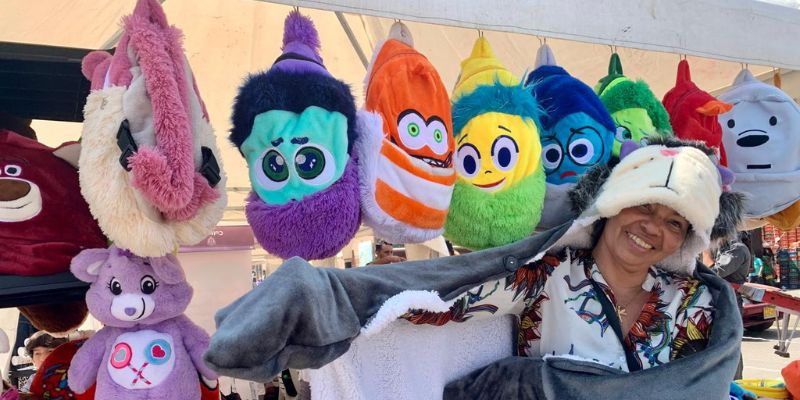 Gobernación de Cundinamarca entrega apoyos económicos y maquinaria a 500 mujeres emprendedoras