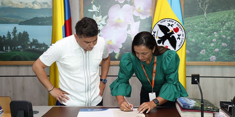 Gobernador firmó convenio por $1.000 millones para compra de predio en Guayabetal