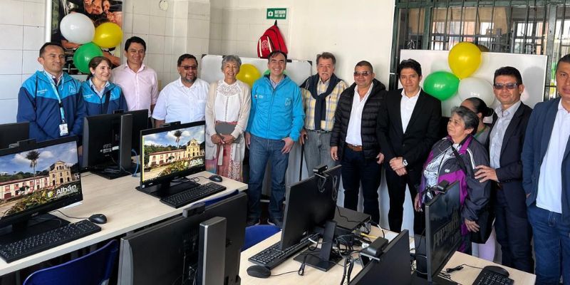 Centro Interactivo de Albán recibe 15 equipos de última tecnología y se consolida como nodo de inclusión digital

