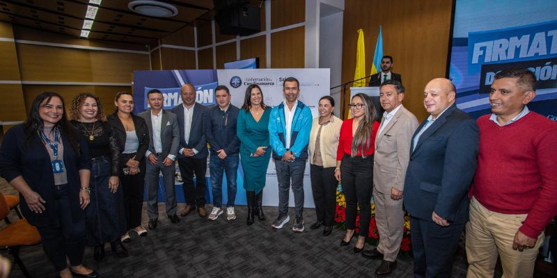 Gobernador Jorge Rey lidera firma de convenios por más de $8.900 millones para dotar a hospitales y centros de salud