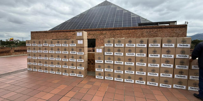 Secretaría de Hacienda entrega $10 millones y 90 kits humanitarios para apoyar a más de 60.000 familias afectadas en Córdoba
