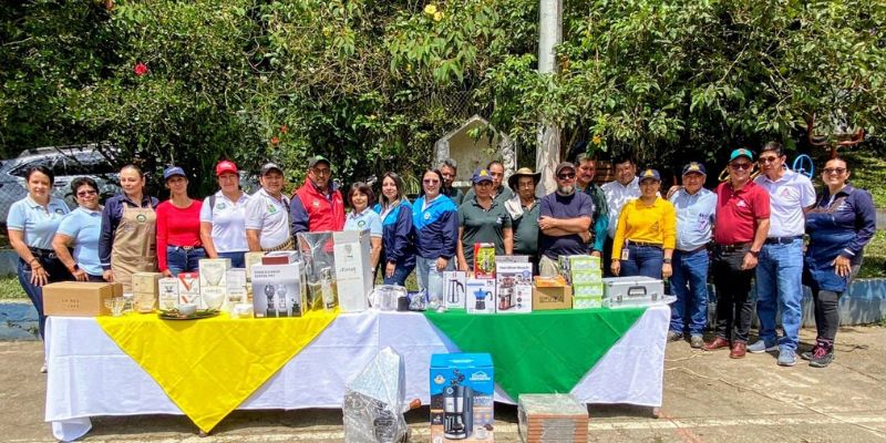 Estrategia Escuela y Café entrega dotación para instituciones rurales de Cundinamarca