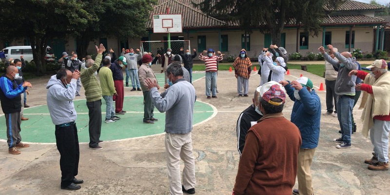 Centro masculino especial La Colonia promueve actividad física de los adultos mayores

