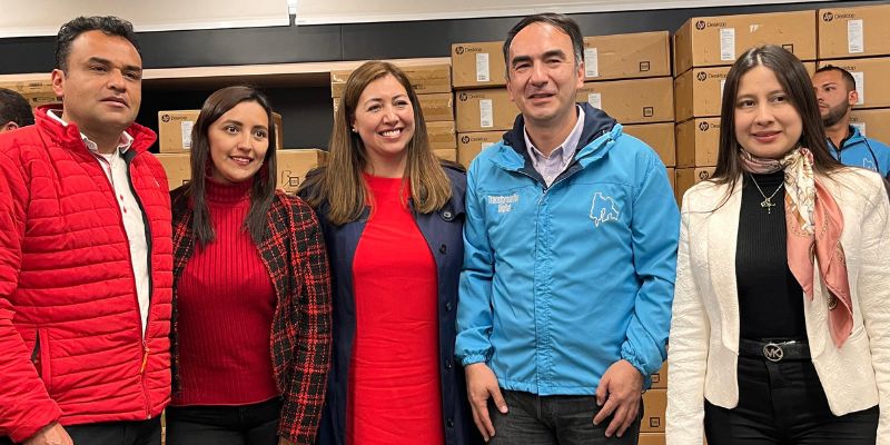 Gobernador Jorge Rey entrega equipos a 15 municipios para modernizar los Centros Interactivos Digitales

